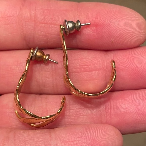 Vintage Swirl Gold Tone Earrings 1” - Picture 2 of 8